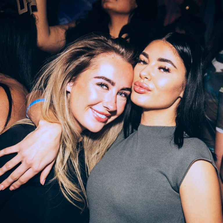 Guests cooking together at Kookklub supper club